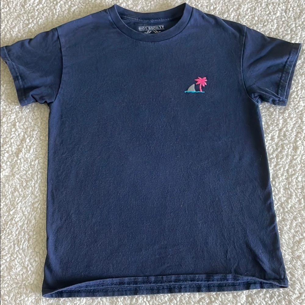 Riot Society Tee with Pink Palm shark fin Graphic Navy Small